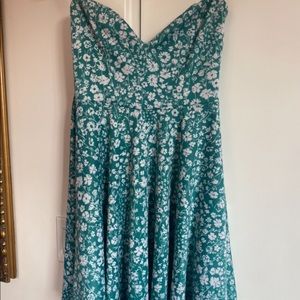 Medium strapless dress